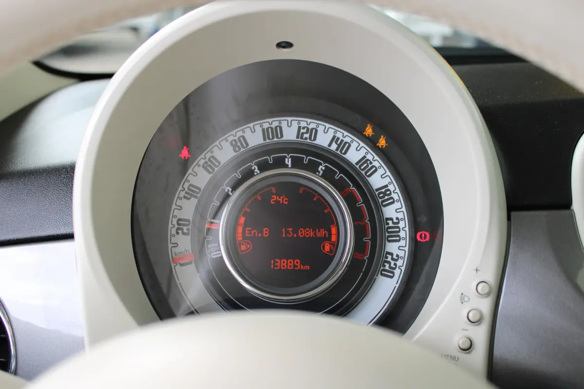 1.0 Hybrid | Cruise control | Apple Carplay/ Android Auto | Lichtmetalen velgen |