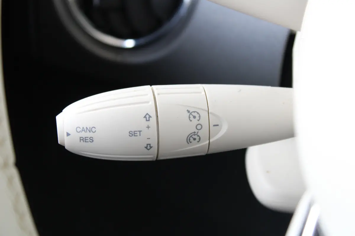 1.0 Hybrid | Cruise control | Apple Carplay/ Android Auto | Lichtmetalen velgen |