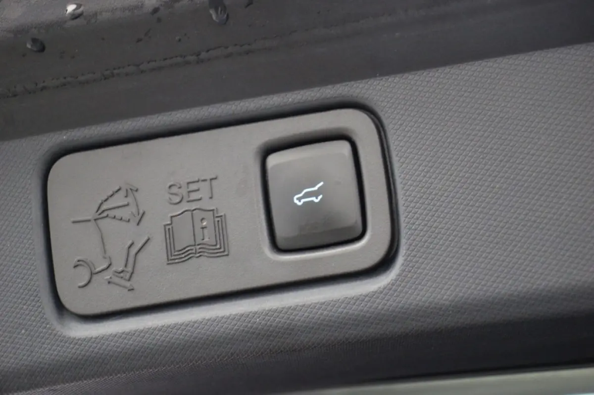 RWD 75 kWh - Carplay, Camera, Leer, Stoel/Stuur Verw. B&O, Afn. Trekhaak, SOH 93%