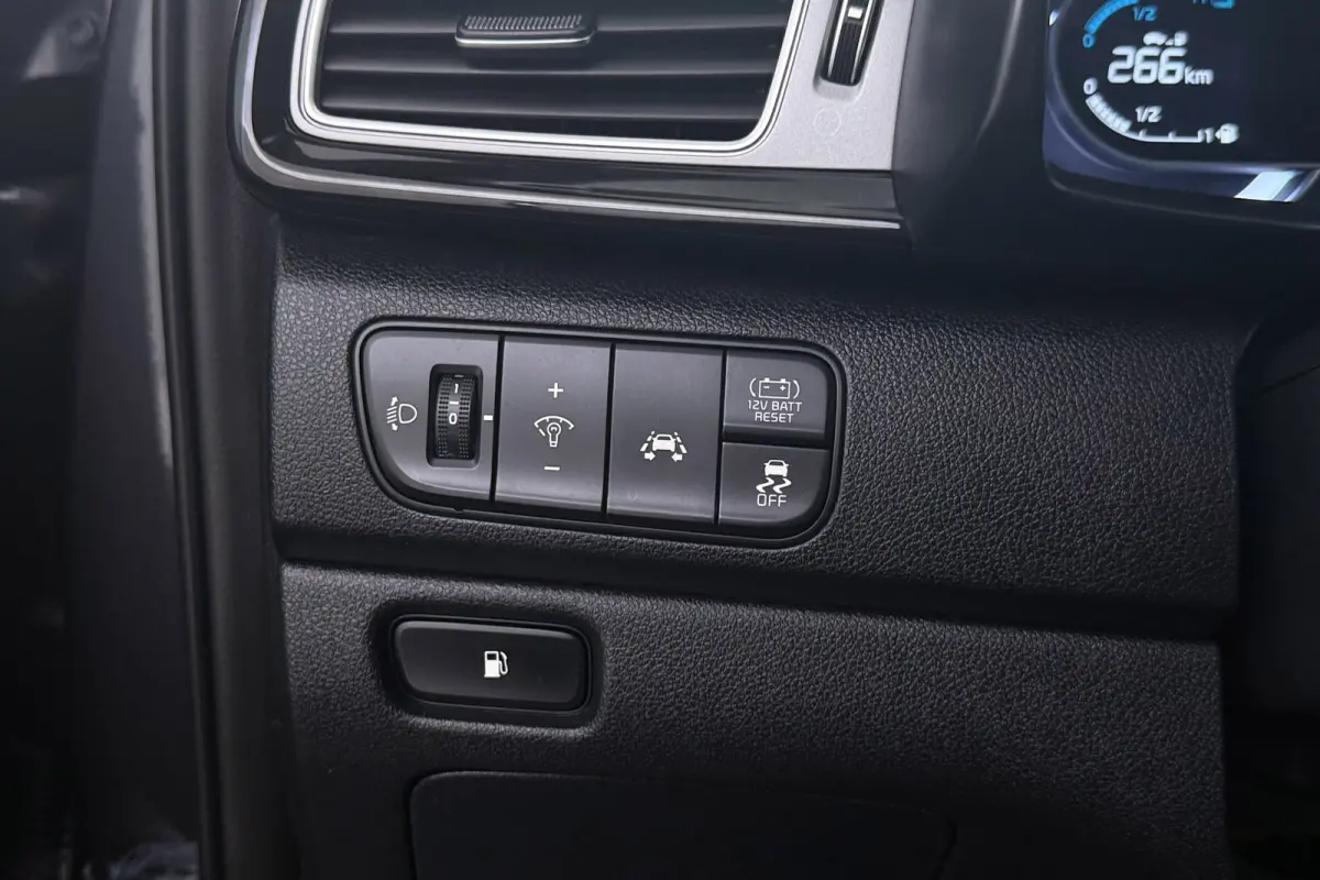 1.6 GDi Hybrid DynamicLine | Camera | CarPlay | Navigatie | Volledig Ond. | 18" Velgen |