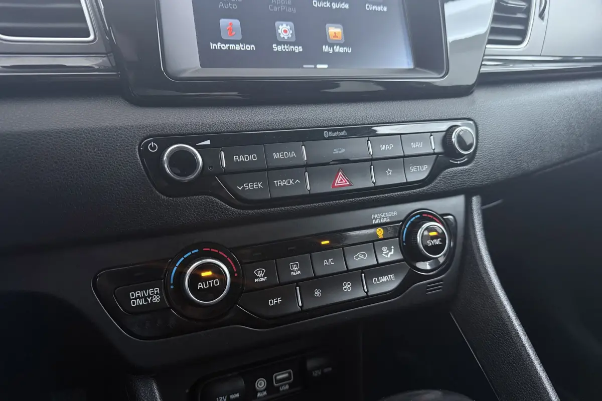 1.6 GDi Hybrid DynamicLine | Camera | CarPlay | Navigatie | Volledig Ond. | 18" Velgen |