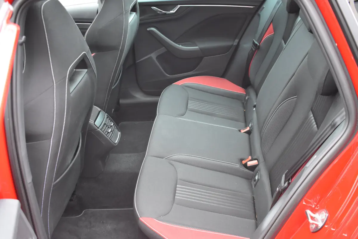 1.0 TSI 115PK DSG-7 Monte Carlo | TREKHAAK | PANORAMADAK | ADAPT. CRUISE | STOELVERW. | APP CONNECT | 18 INCH