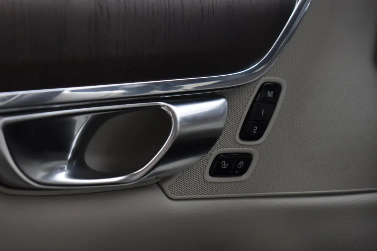 2.0 T8 AWD Inscription