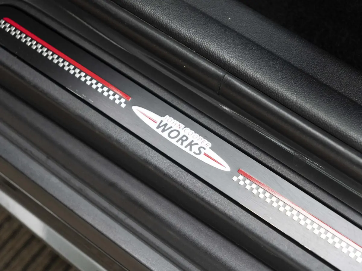 John Cooper Works ALL4 | Panoramadak | Voorruit verwarming | Stoel en Stuur verwarming | Adaptive Cruise Control