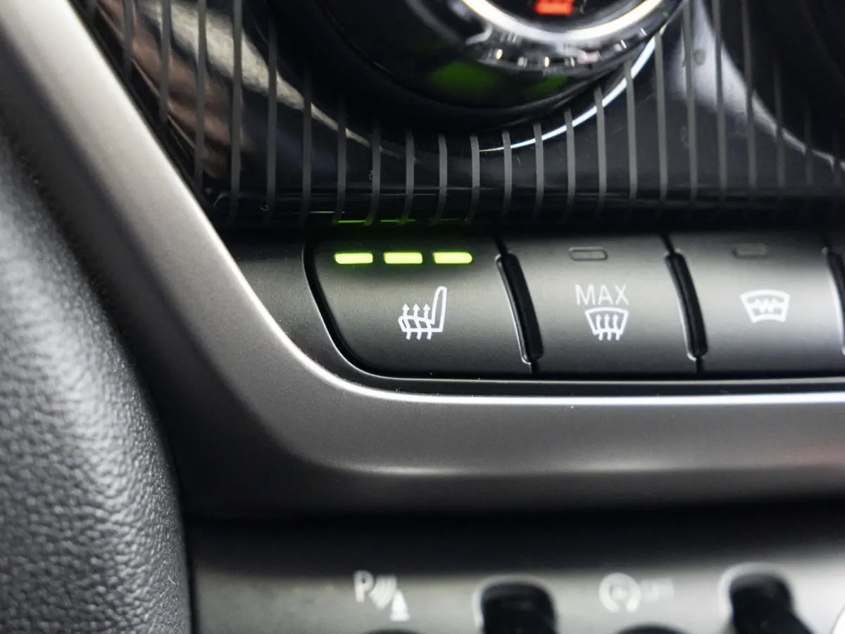 John Cooper Works ALL4 | Panoramadak | Voorruit verwarming | Stoel en Stuur verwarming | Adaptive Cruise Control