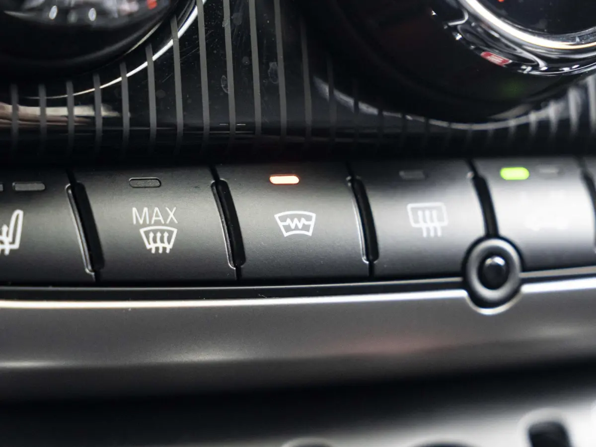 John Cooper Works ALL4 | Panoramadak | Voorruit verwarming | Stoel en Stuur verwarming | Adaptive Cruise Control