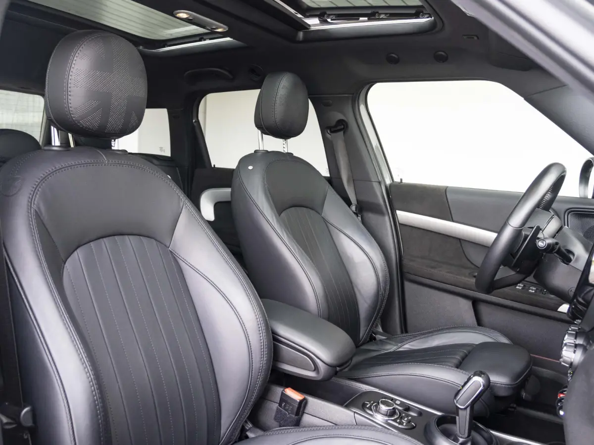 John Cooper Works ALL4 | Panoramadak | Voorruit verwarming | Stoel en Stuur verwarming | Adaptive Cruise Control