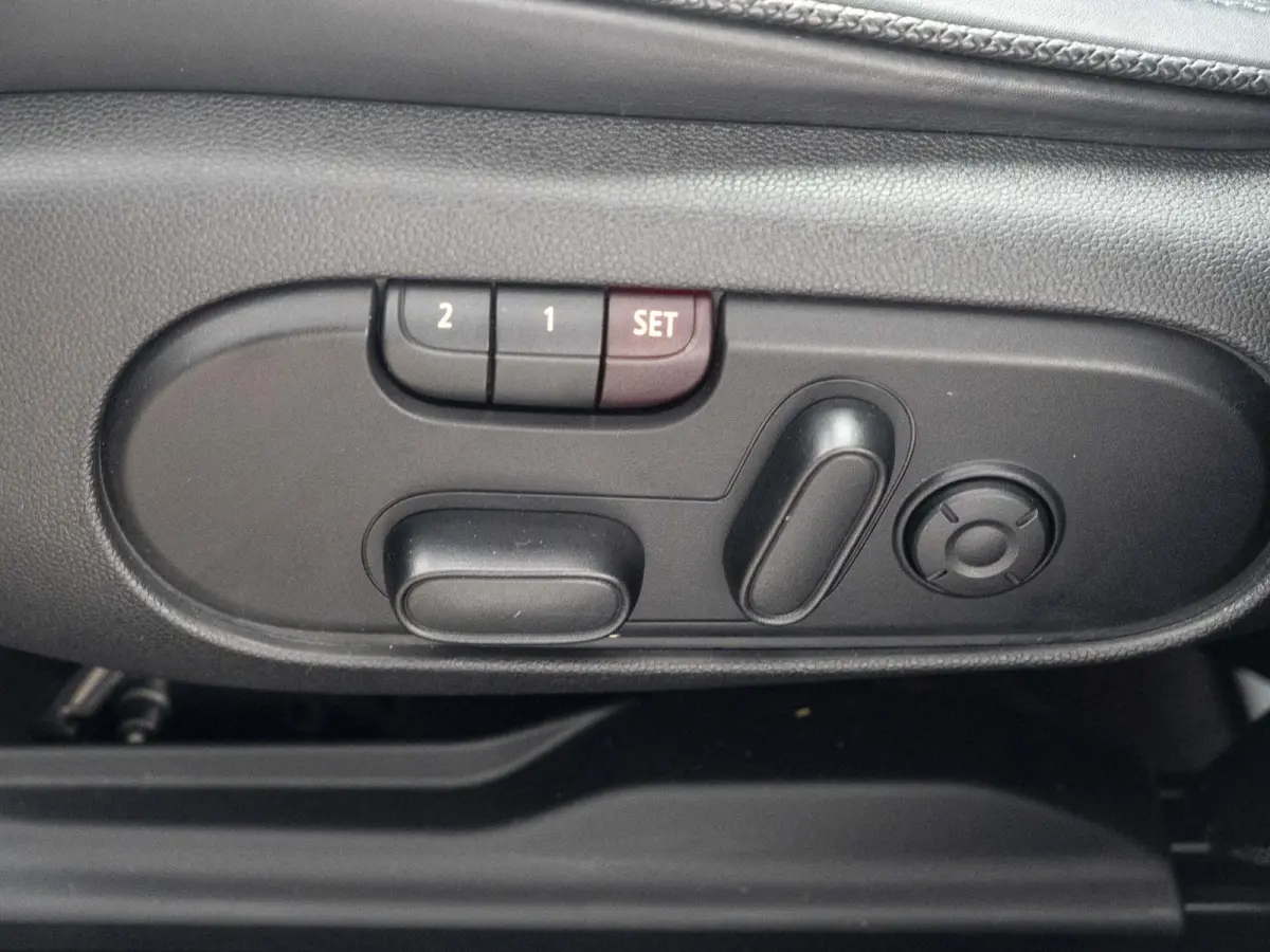 John Cooper Works ALL4 | Panoramadak | Voorruit verwarming | Stoel en Stuur verwarming | Adaptive Cruise Control