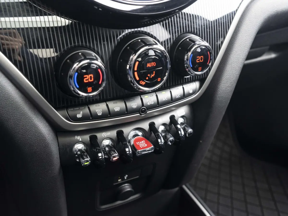John Cooper Works ALL4 | Panoramadak | Voorruit verwarming | Stoel en Stuur verwarming | Adaptive Cruise Control