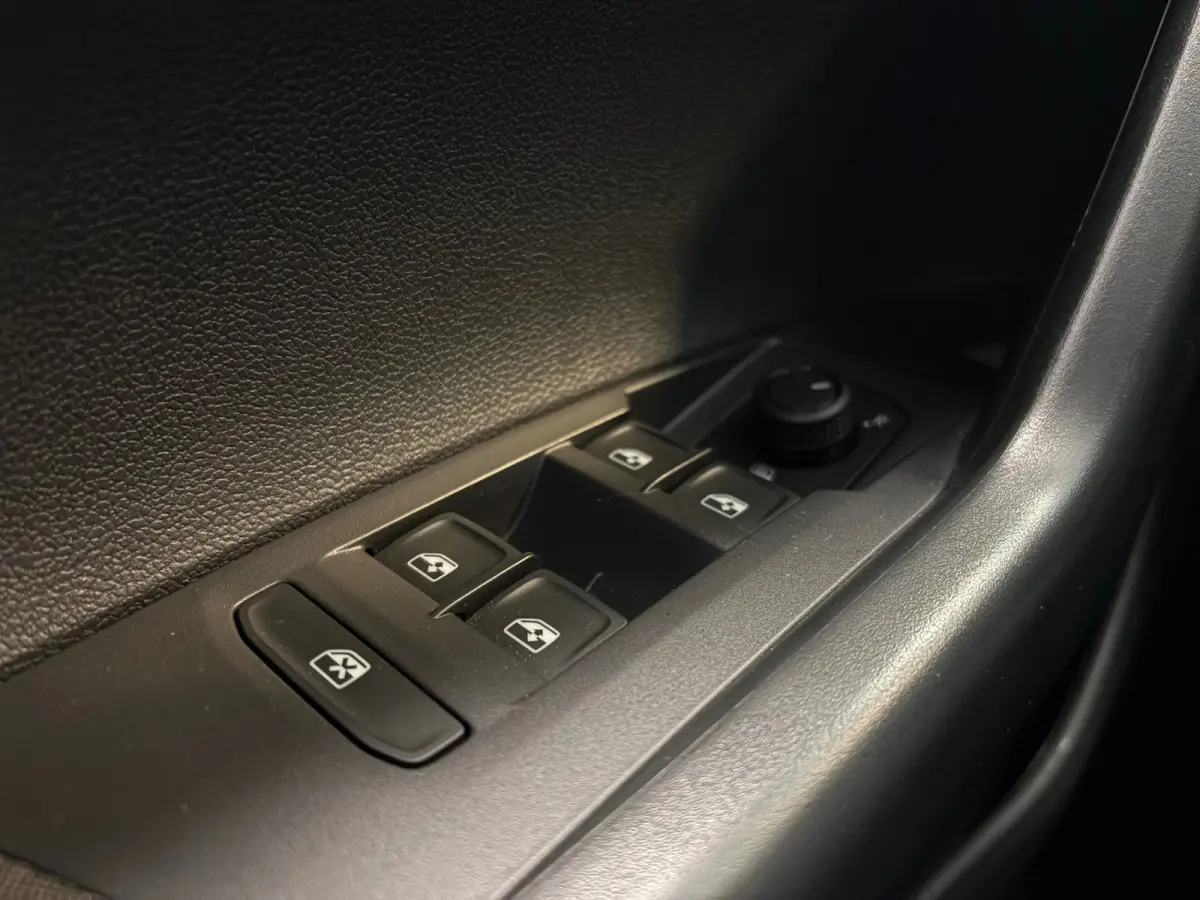 1.0 TSI Life Business | CLIMA | CAR PLAY | NAVI |