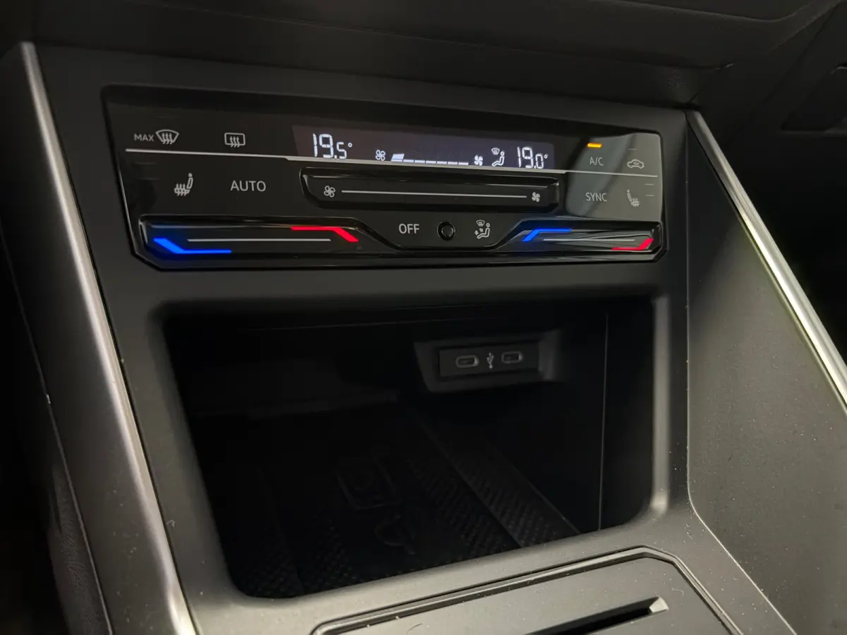 1.0 TSI Life Business | CLIMA | CAR PLAY | NAVI |