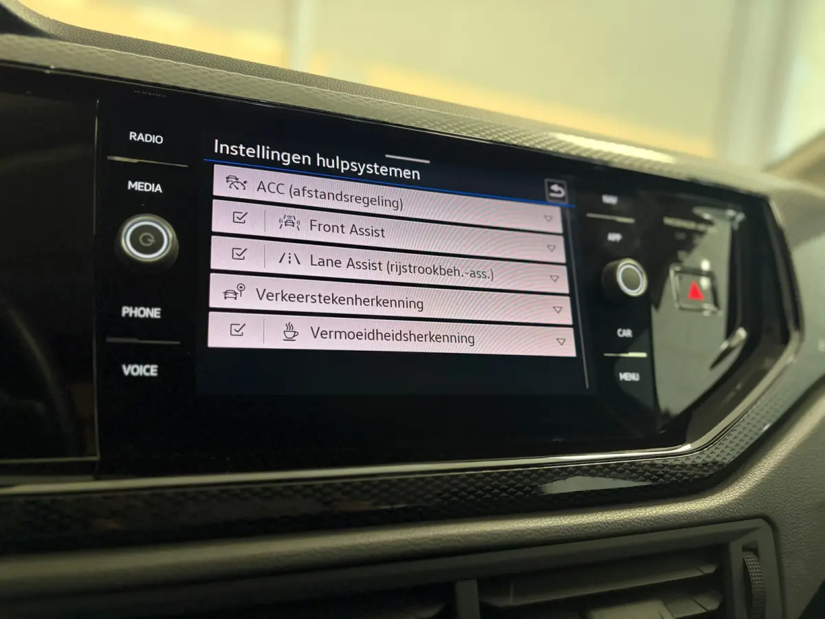 1.0 TSI Life Business | CLIMA | CAR PLAY | NAVI |