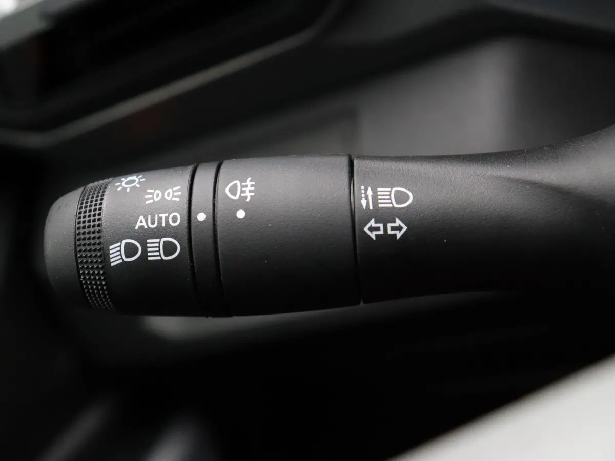 mild hybrid 140pk expression | Navigatie | Lichtmetalen velgen | Achteruitrijcamera |