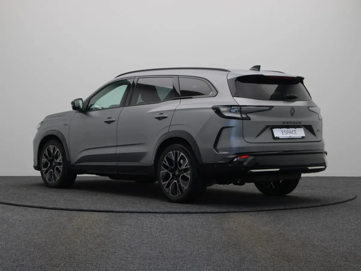 E-Tech full hybrid 200 esprit Alpine 7p. | Full option | Pano. dak | HUD | Active driver assist | Harman Kardon | Panoramisch dak |