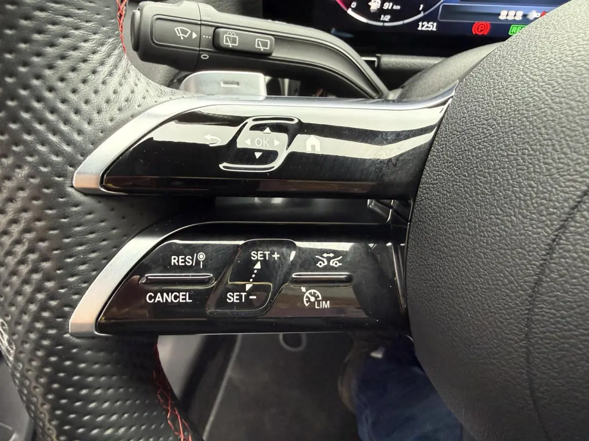 250 e AMG Line PLUG-IN ADAPTIVE CRUISE. SFEERVERL.
