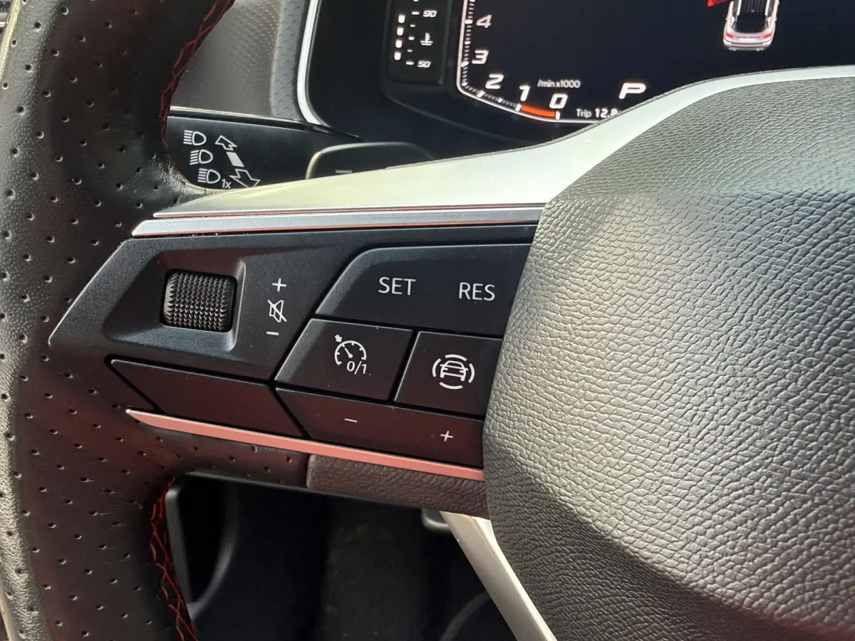 1.0 EcoTSI FR | Navigatie | Virtual Cockpit | LED | Climate Control | Cruise Control | Licht metalen velgen