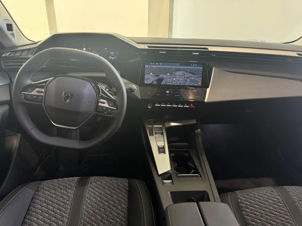 1.6 Plug-in Hybrid 195 Allure | 7.4 kw lader | Vision Pack | Apple CarPlay & Android Auto