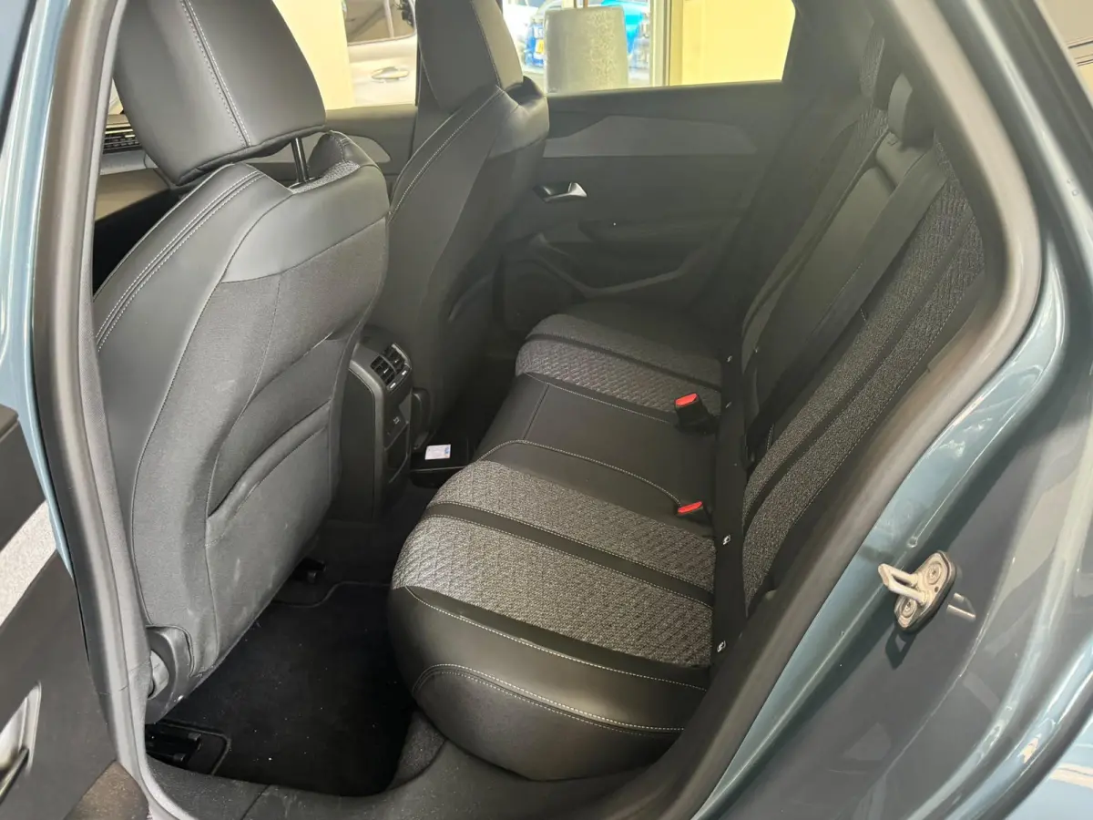 1.6 Plug-in Hybrid 195 Allure | 7.4 kw lader | Vision Pack | Apple CarPlay & Android Auto
