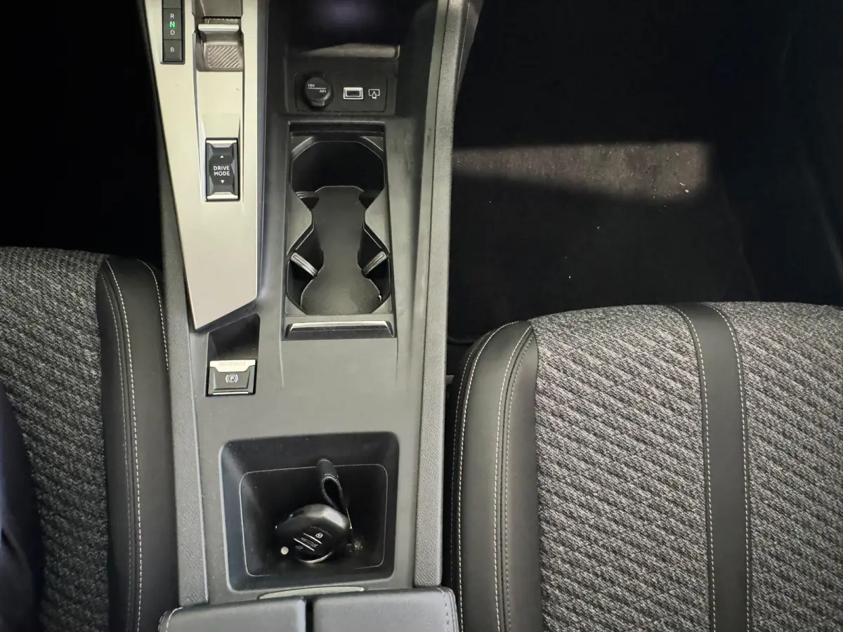 1.6 Plug-in Hybrid 195 Allure | 7.4 kw lader | Vision Pack | Apple CarPlay & Android Auto