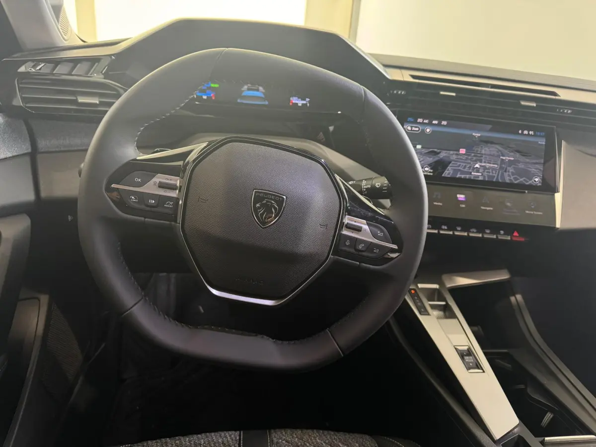 1.6 Plug-in Hybrid 195 Allure | 7.4 kw lader | Vision Pack | Apple CarPlay & Android Auto