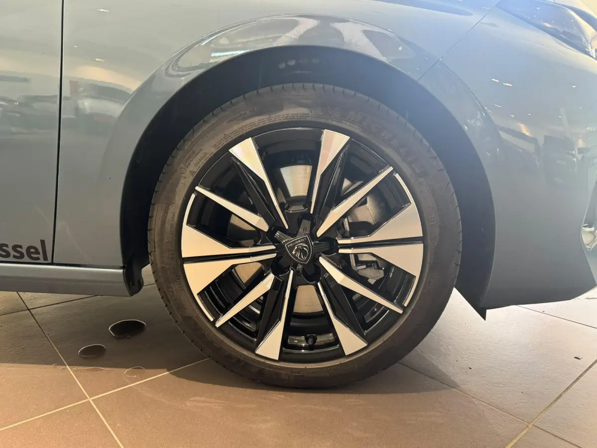 1.6 Plug-in Hybrid 195 Allure | 7.4 kw lader | Vision Pack | Apple CarPlay & Android Auto