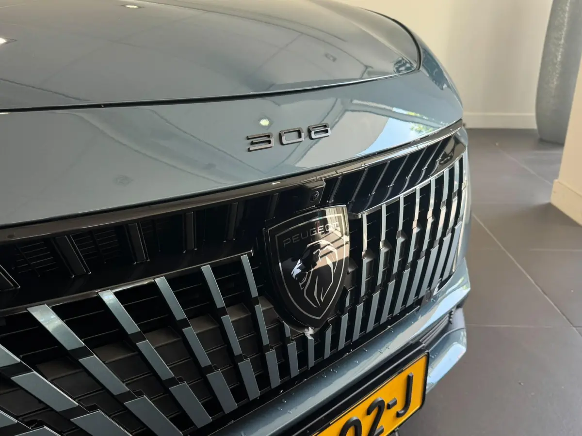 1.6 Plug-in Hybrid 195 Allure | 7.4 kw lader | Vision Pack | Apple CarPlay & Android Auto