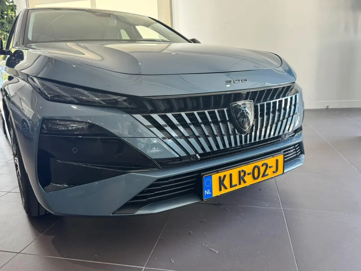 1.6 Plug-in Hybrid 195 Allure | 7.4 kw lader | Vision Pack | Apple CarPlay & Android Auto