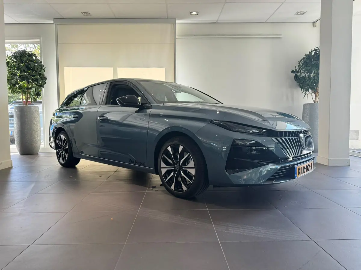 1.6 Plug-in Hybrid 195 Allure | 7.4 kw lader | Vision Pack | Apple CarPlay & Android Auto