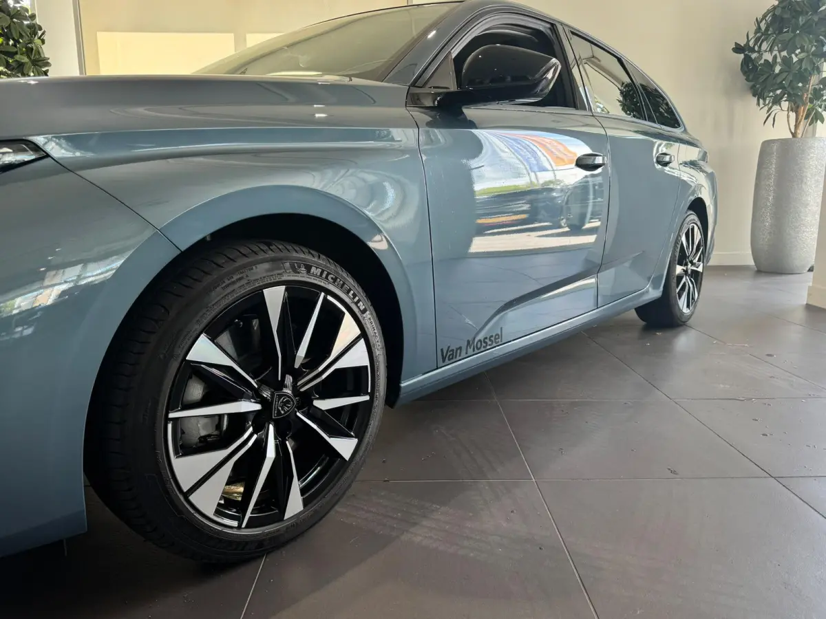 1.6 Plug-in Hybrid 195 Allure | 7.4 kw lader | Vision Pack | Apple CarPlay & Android Auto