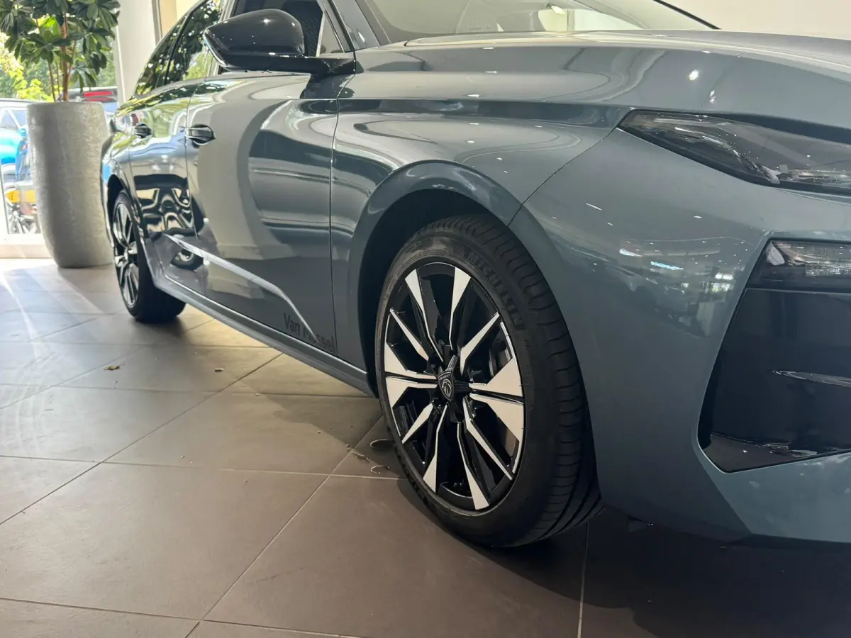 1.6 Plug-in Hybrid 195 Allure | 7.4 kw lader | Vision Pack | Apple CarPlay & Android Auto