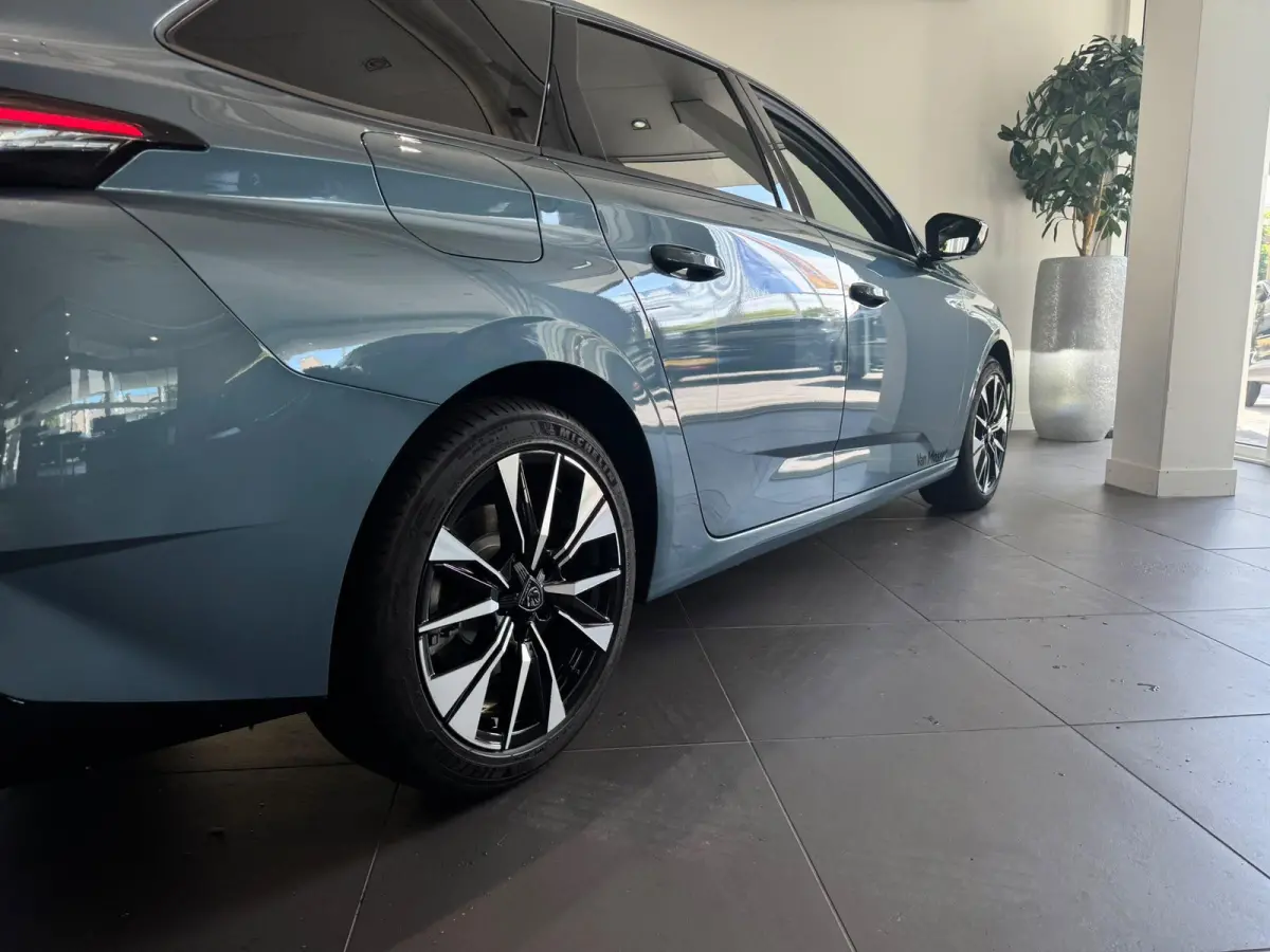 1.6 Plug-in Hybrid 195 Allure | 7.4 kw lader | Vision Pack | Apple CarPlay & Android Auto