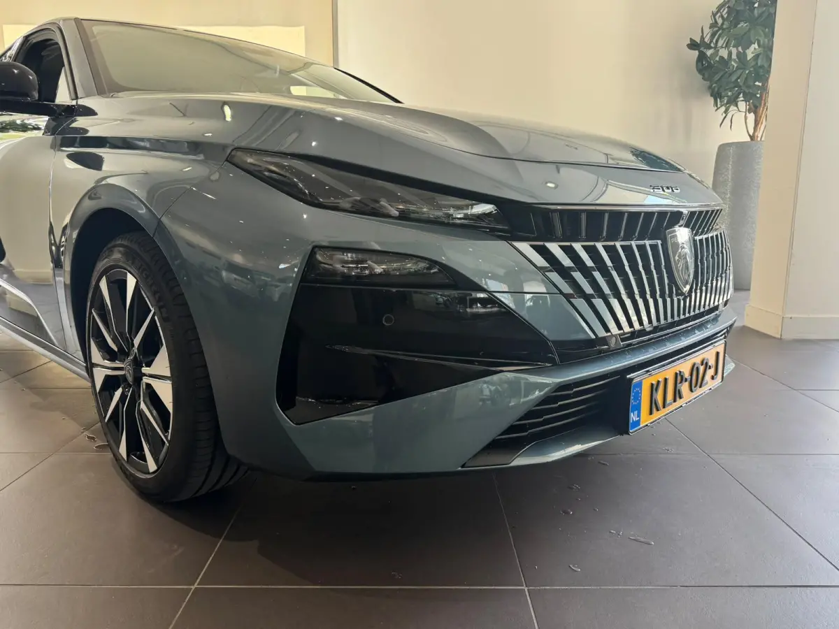 1.6 Plug-in Hybrid 195 Allure | 7.4 kw lader | Vision Pack | Apple CarPlay & Android Auto