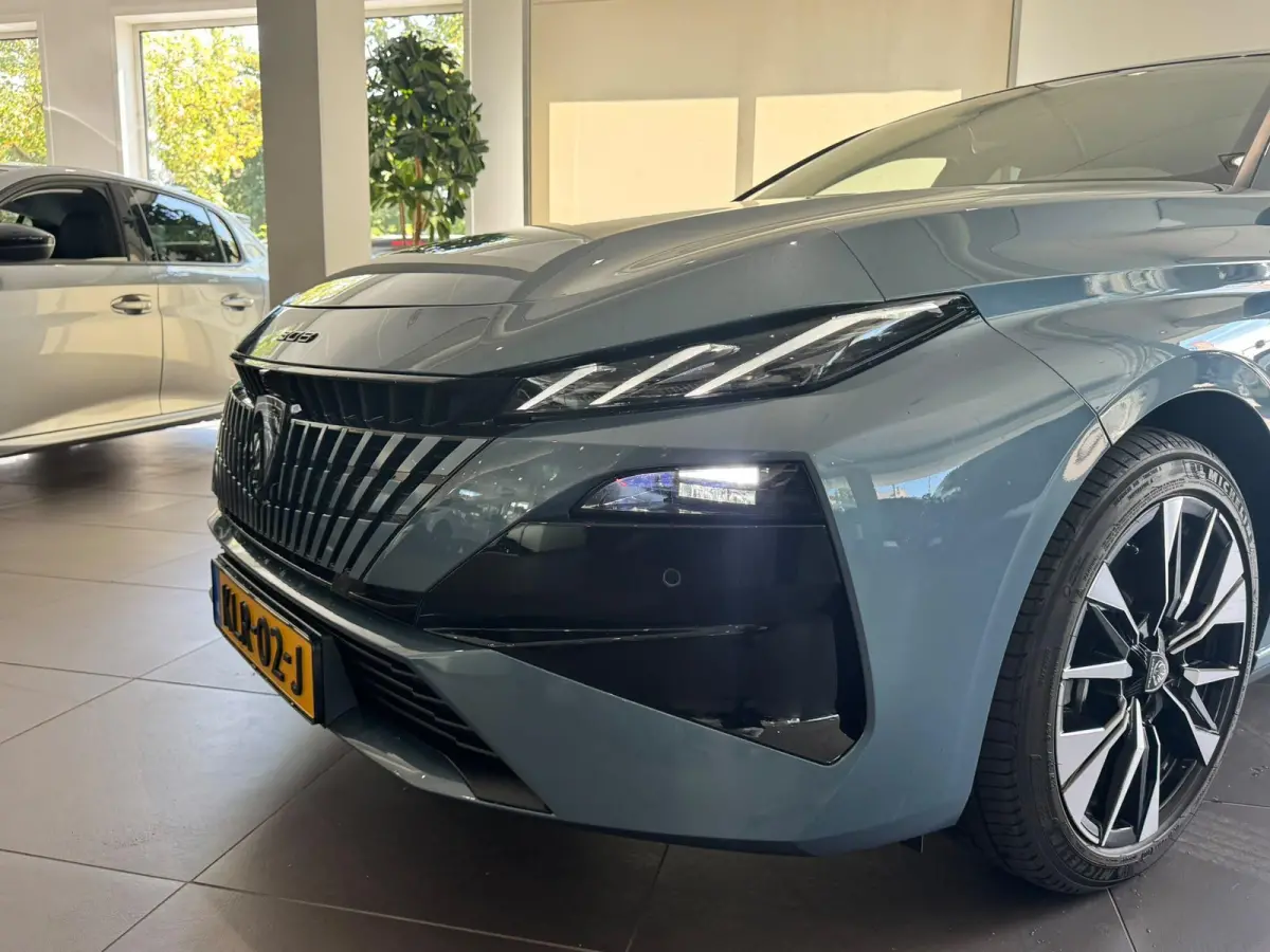 1.6 Plug-in Hybrid 195 Allure | 7.4 kw lader | Vision Pack | Apple CarPlay & Android Auto