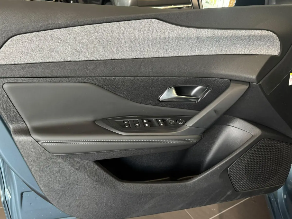1.6 Plug-in Hybrid 195 Allure | 7.4 kw lader | Vision Pack | Apple CarPlay & Android Auto