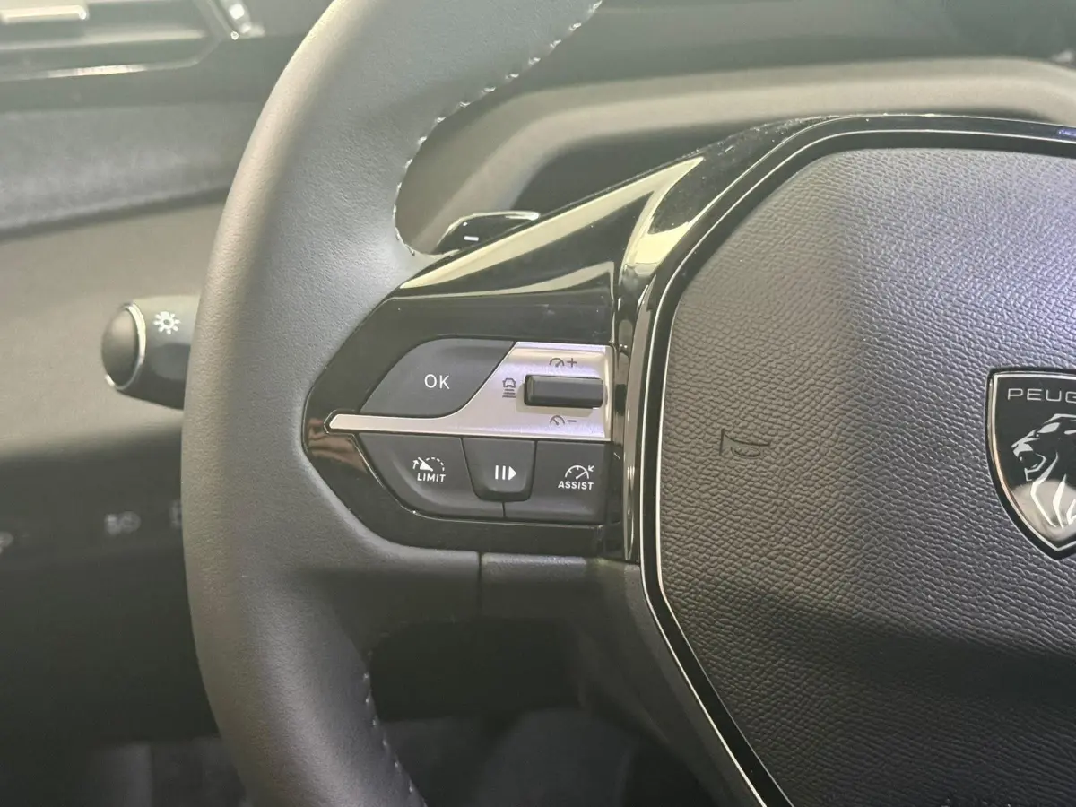 1.6 Plug-in Hybrid 195 Allure | 7.4 kw lader | Vision Pack | Apple CarPlay & Android Auto