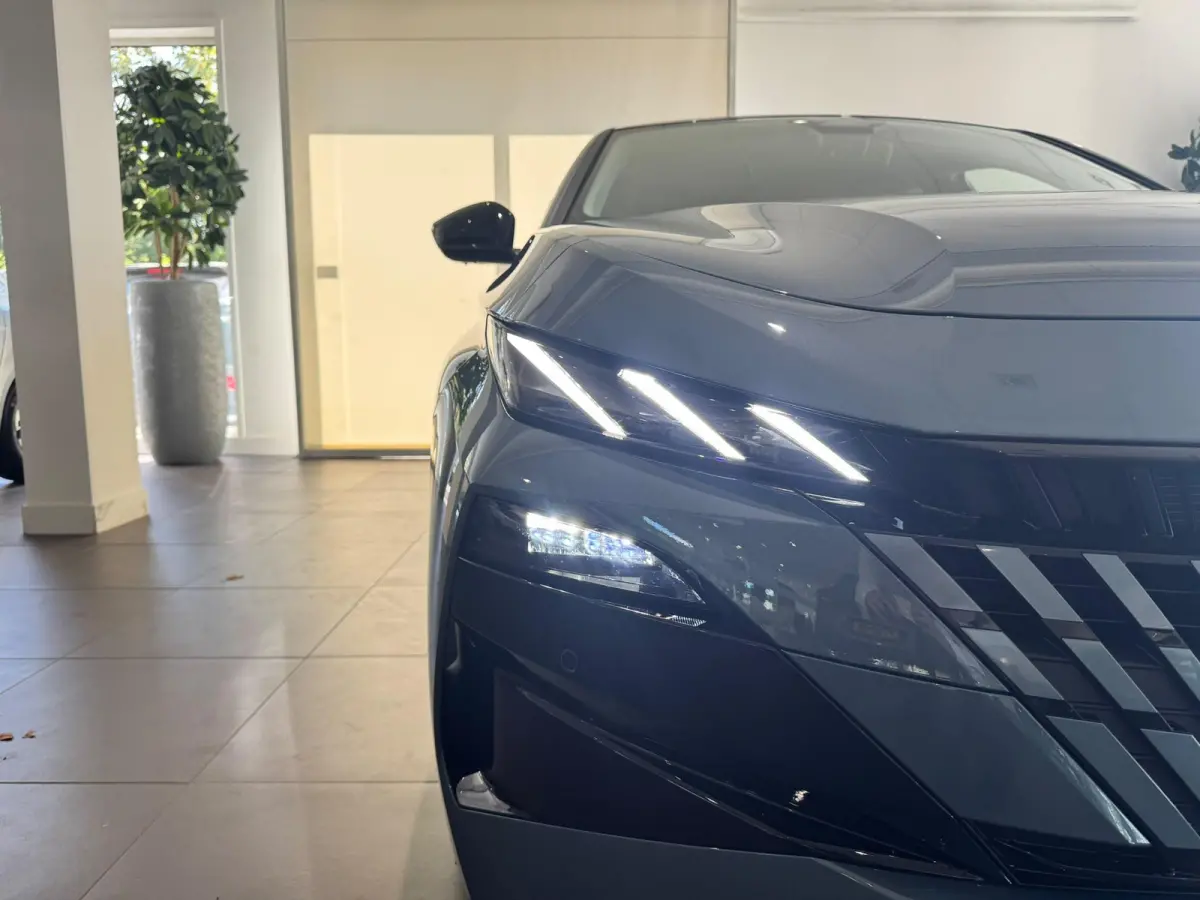 1.6 Plug-in Hybrid 195 Allure | 7.4 kw lader | Vision Pack | Apple CarPlay & Android Auto