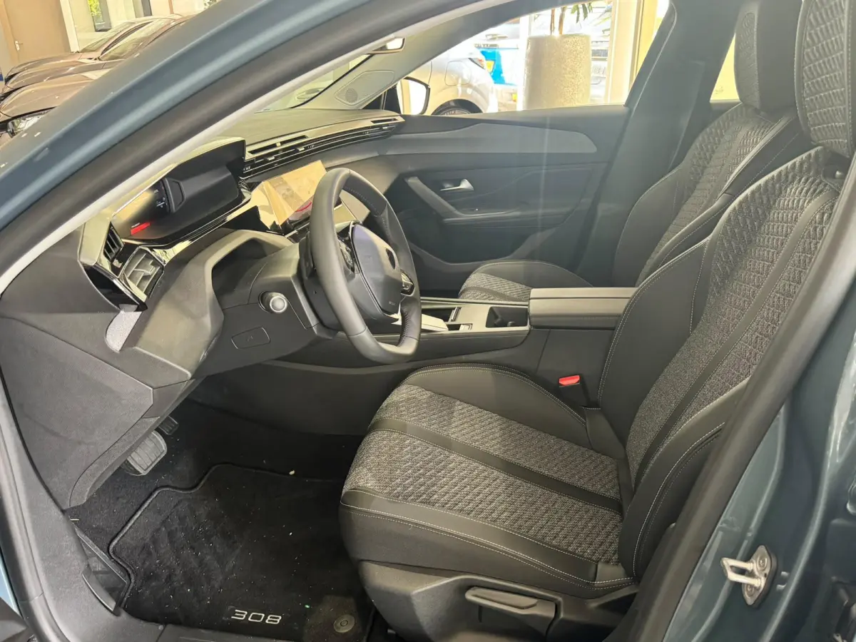 1.6 Plug-in Hybrid 195 Allure | 7.4 kw lader | Vision Pack | Apple CarPlay & Android Auto