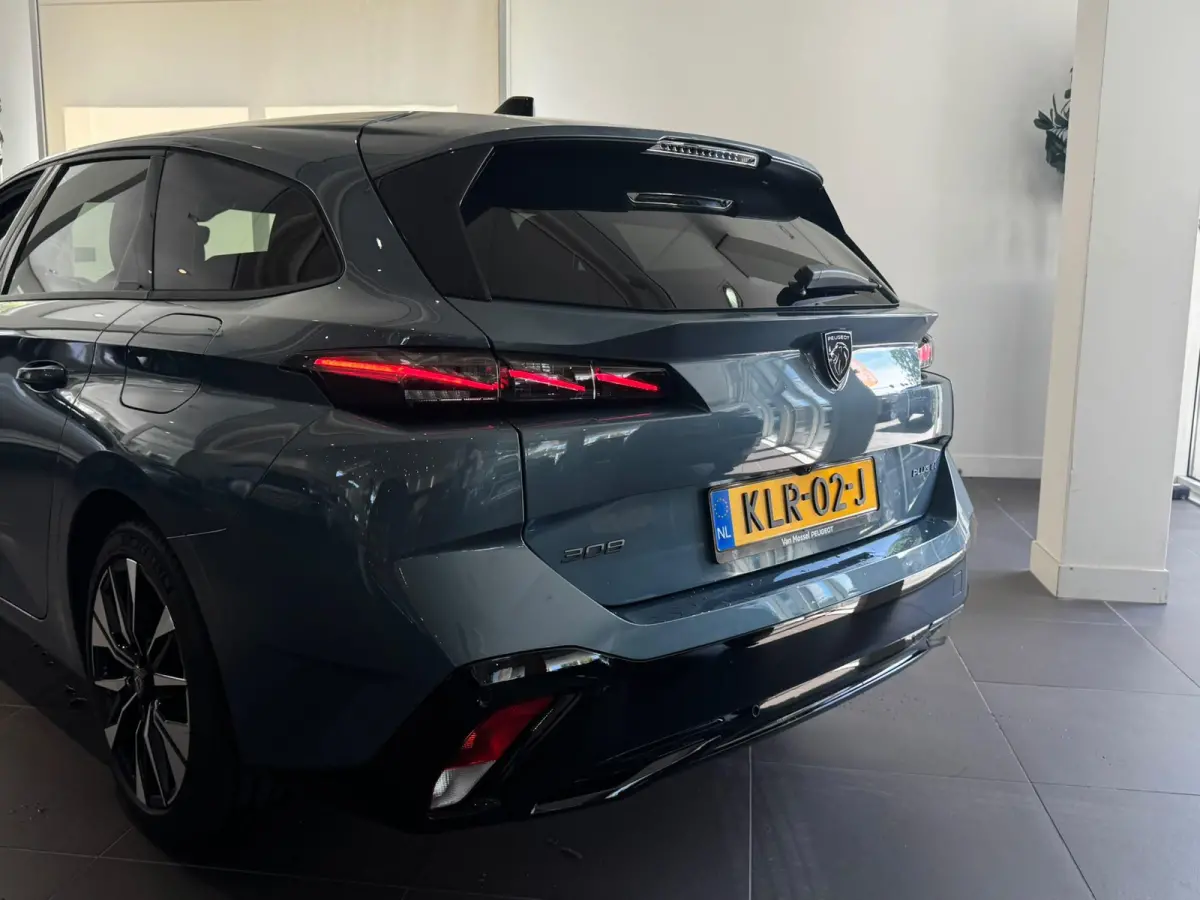 1.6 Plug-in Hybrid 195 Allure | 7.4 kw lader | Vision Pack | Apple CarPlay & Android Auto