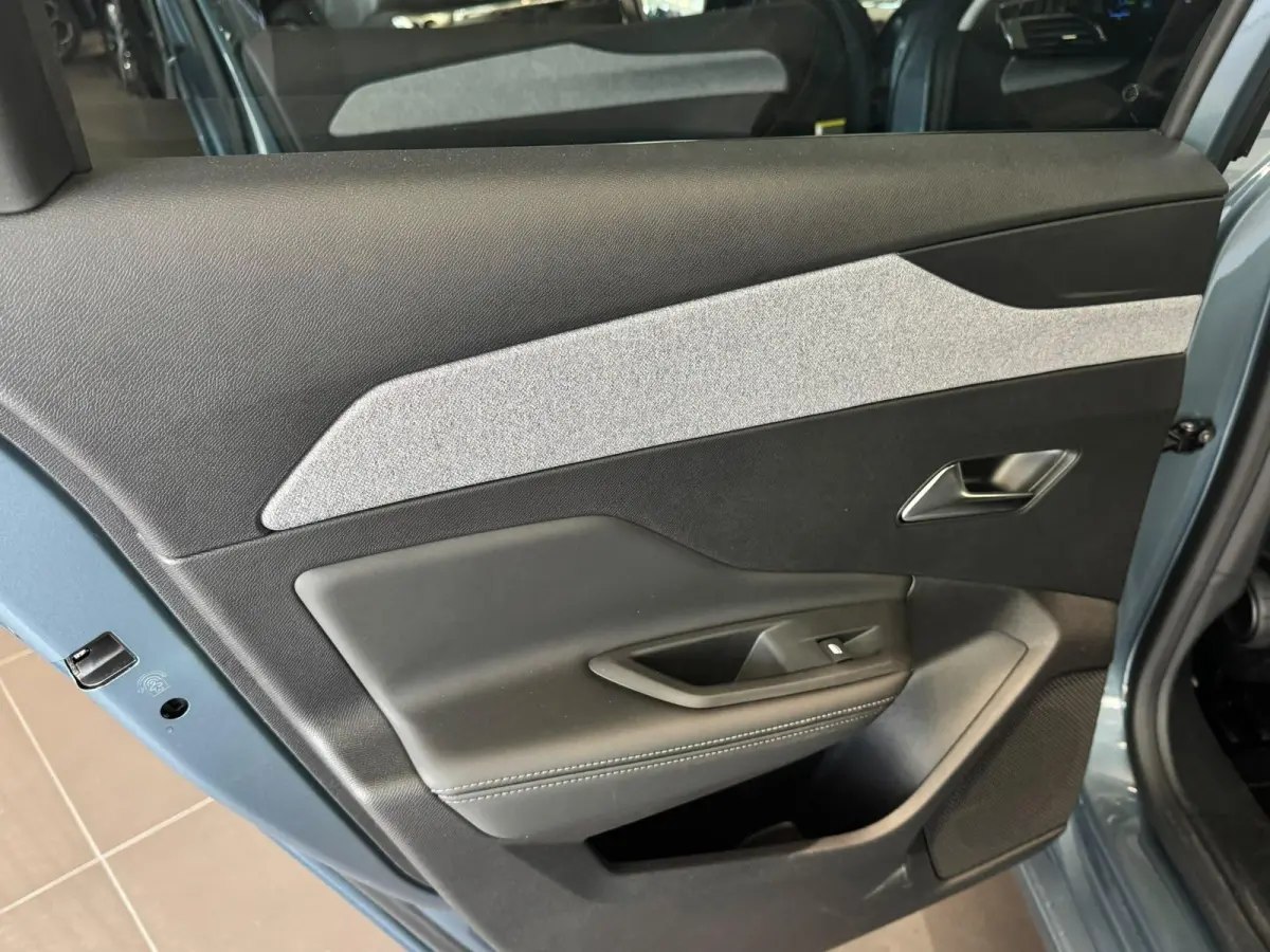 1.6 Plug-in Hybrid 195 Allure | 7.4 kw lader | Vision Pack | Apple CarPlay & Android Auto