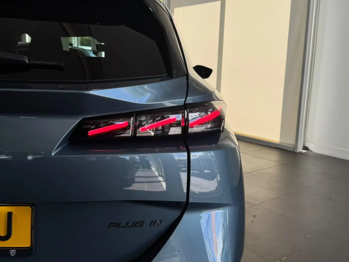1.6 Plug-in Hybrid 195 Allure | 7.4 kw lader | Vision Pack | Apple CarPlay & Android Auto