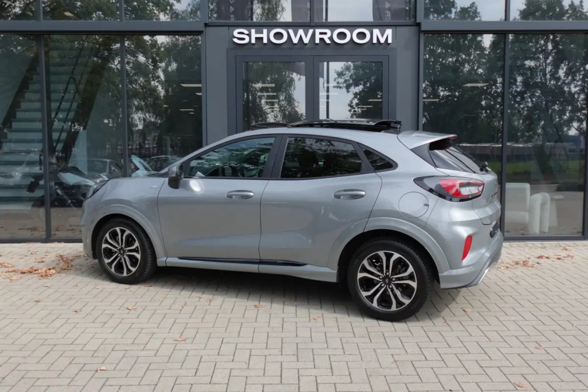 1.0 EcoBoost ST-Line PANO B&O CAM