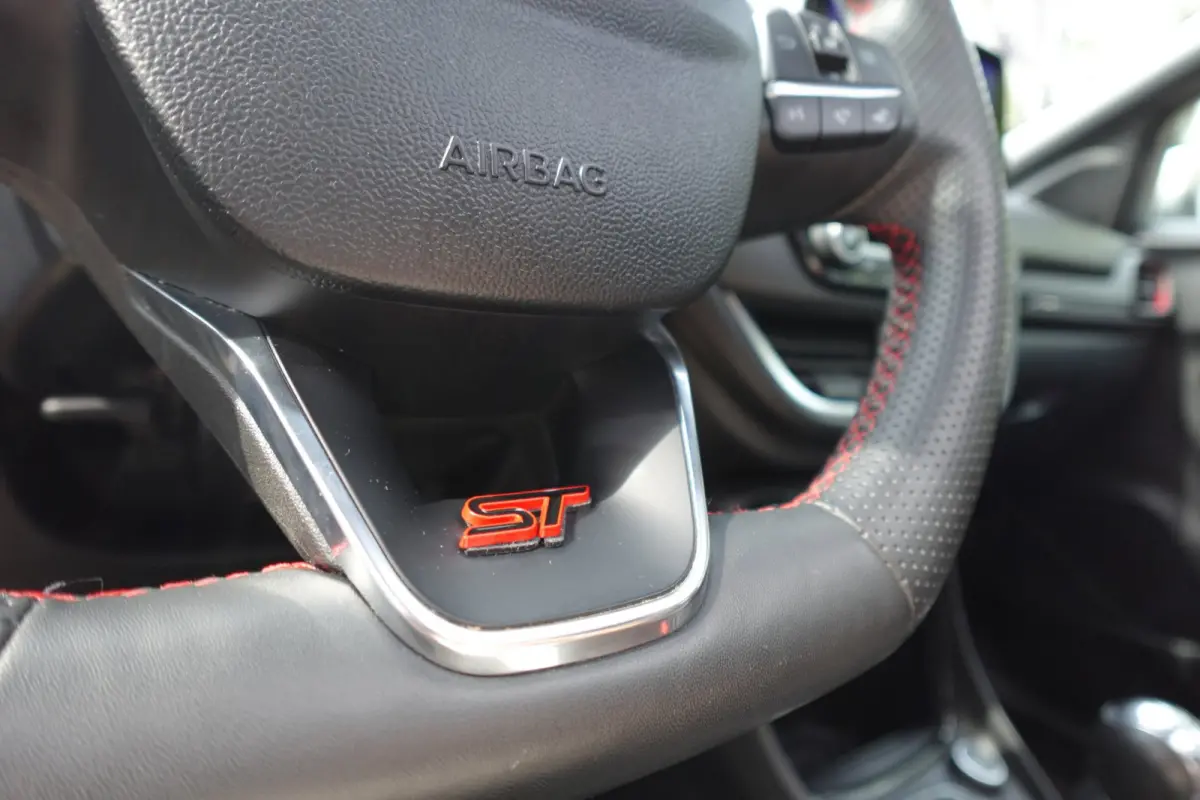 1.0 EcoBoost ST-Line PANO B&O CAM
