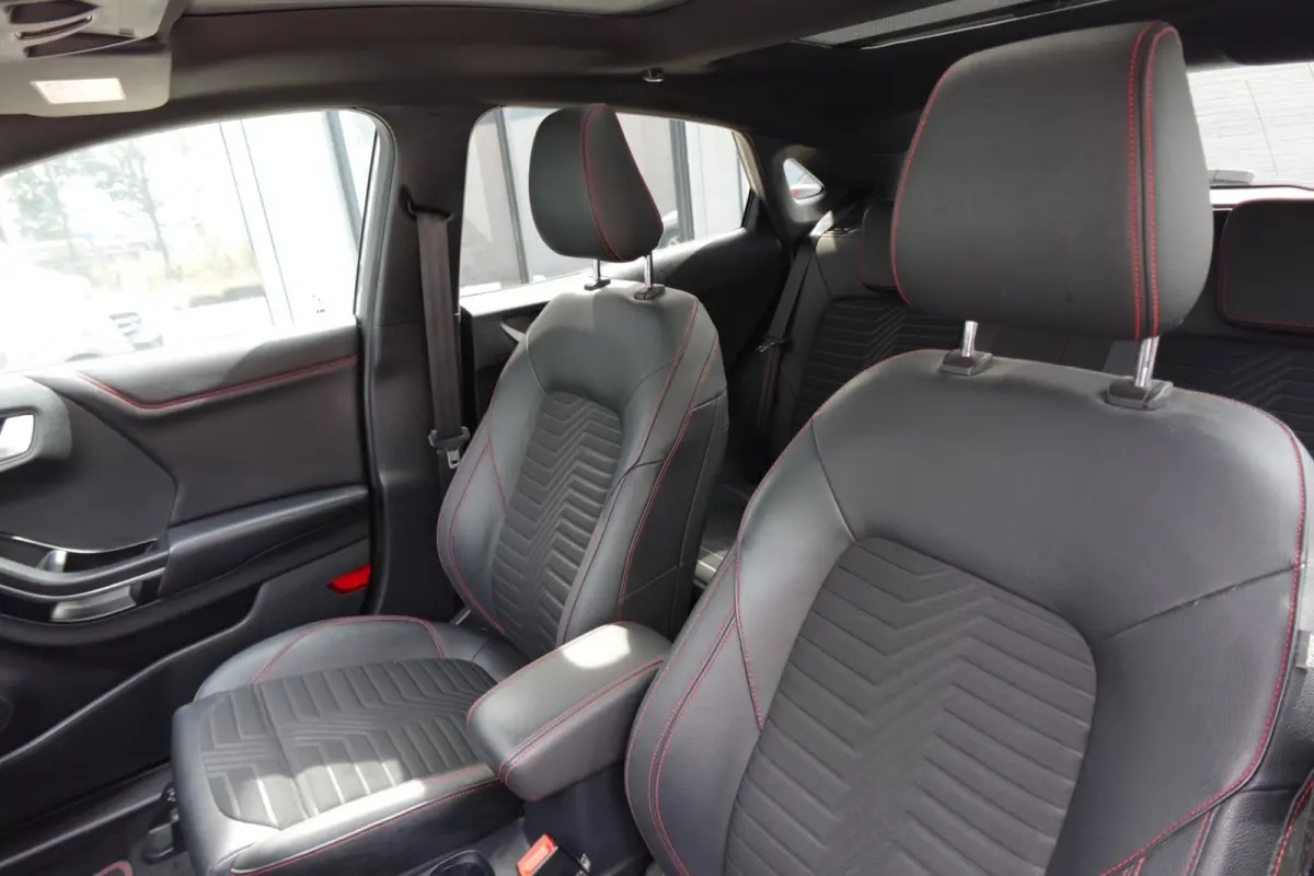 1.0 EcoBoost ST-Line PANO B&O CAM