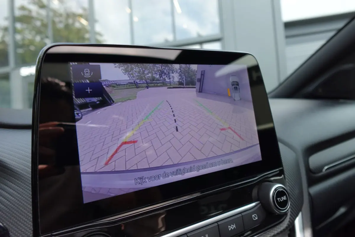 1.0 EcoBoost ST-Line PANO B&O CAM