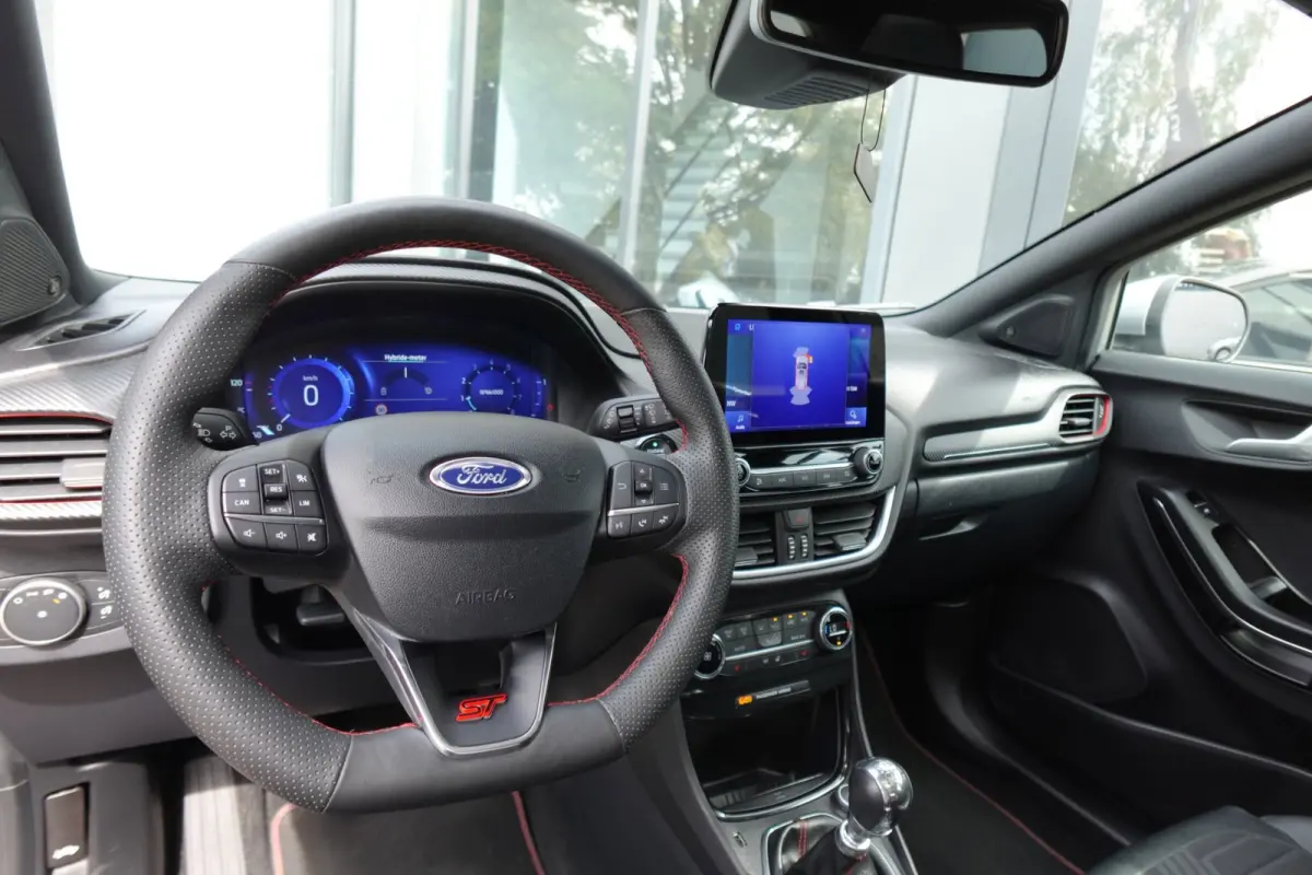 1.0 EcoBoost ST-Line PANO B&O CAM