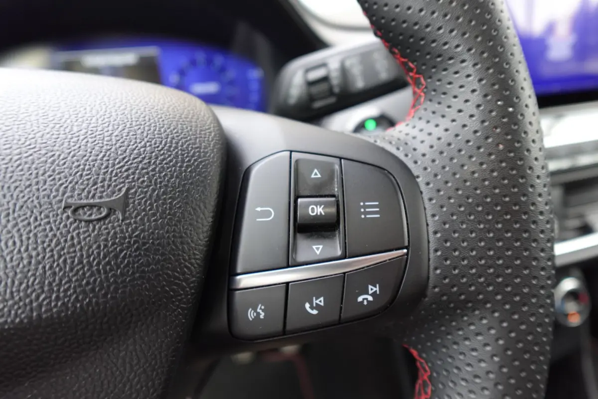 1.0 EcoBoost ST-Line PANO B&O CAM