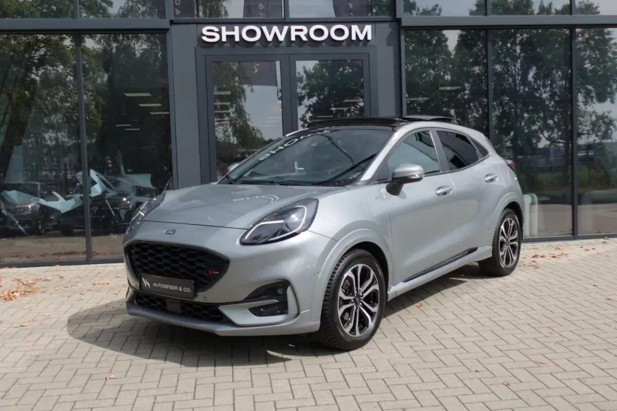 1.0 EcoBoost ST-Line PANO B&O CAM