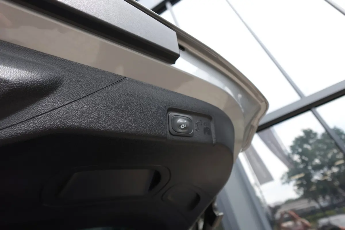 1.0 EcoBoost ST-Line PANO B&O CAM