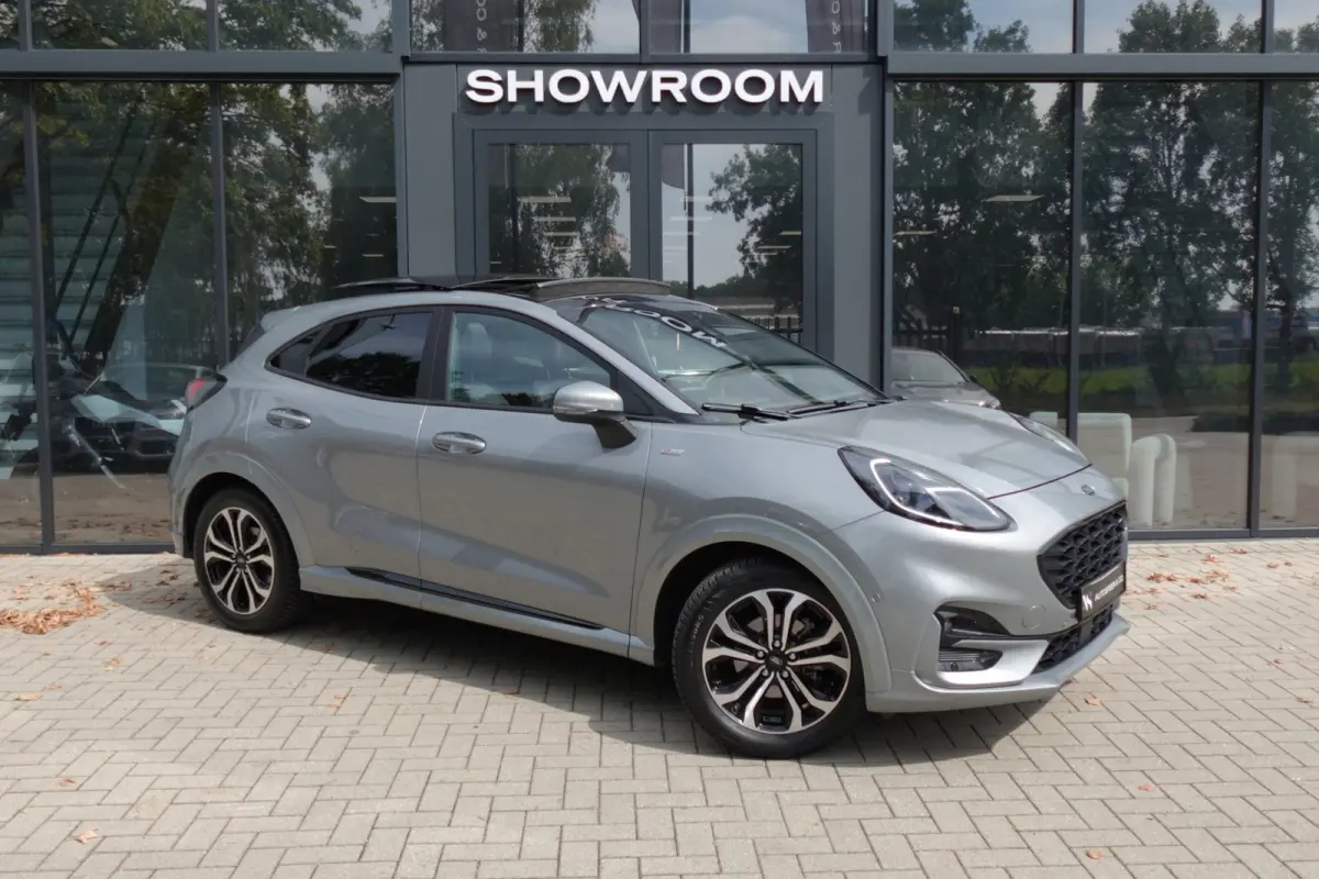 1.0 EcoBoost ST-Line PANO B&O CAM