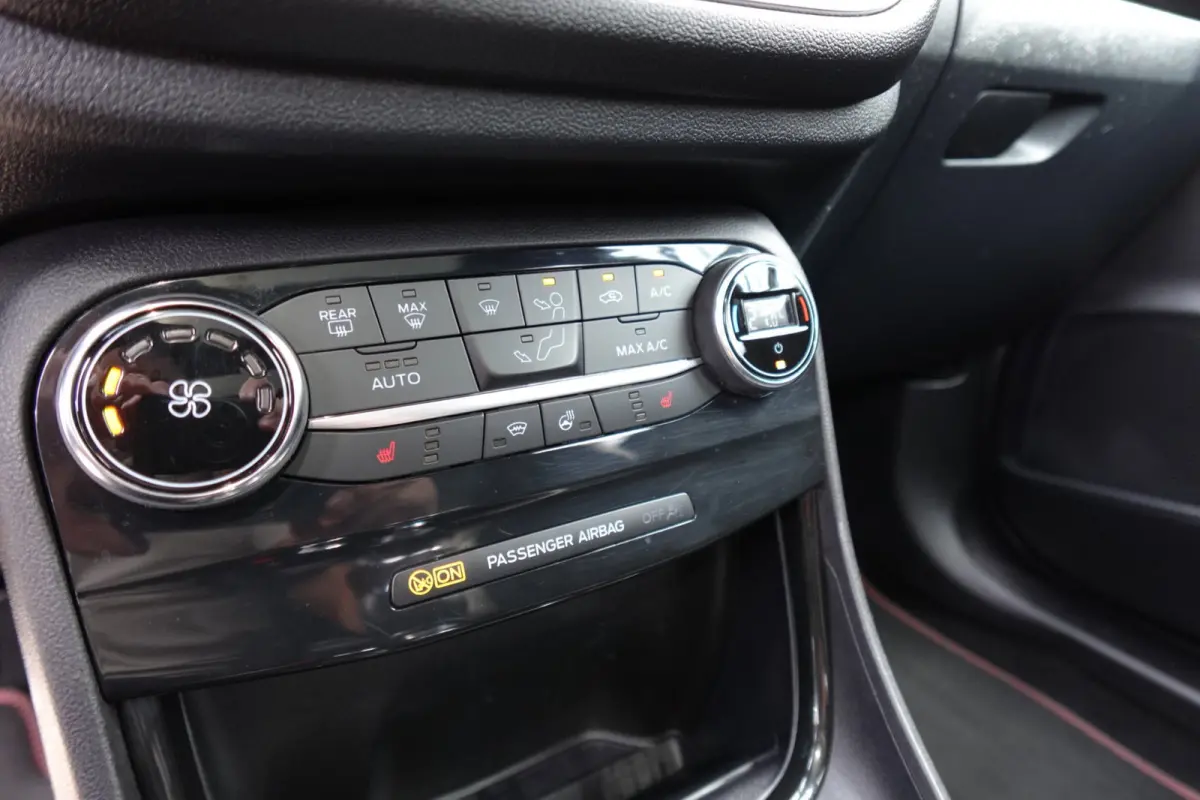1.0 EcoBoost ST-Line PANO B&O CAM